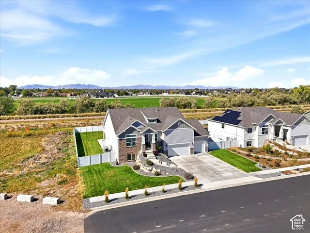 Fully fenced, with no backyard neighbors and views for days!
