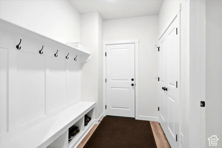 Mudroo, with built in storage right off the garage