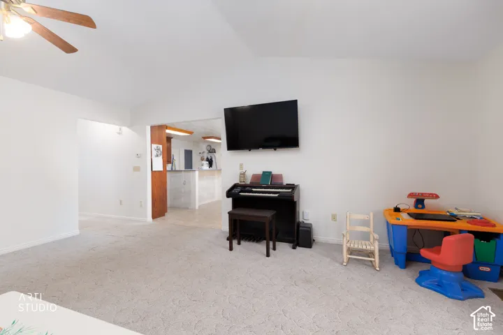 Vaulted ceiling with a ceiling fan