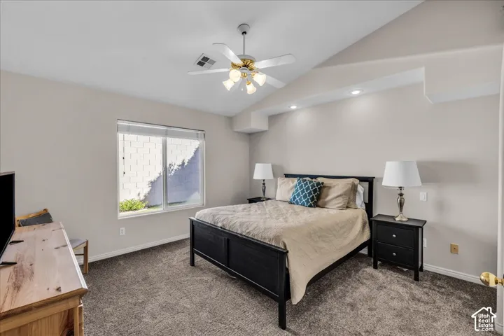 Vaulted ceiling with a ceiling fan, recessed lighting, and carpeted flooring