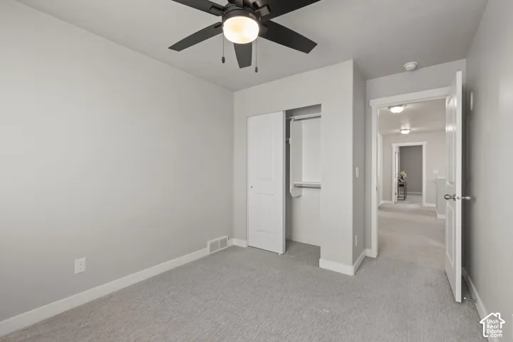 Integrated ceiling fan with light fixture