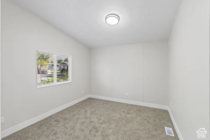 Neutral wall finishes
