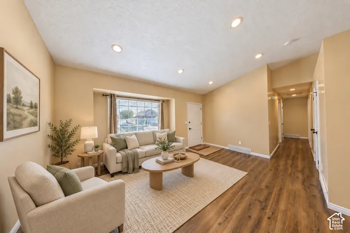 Vaulted ceiling with recessed lighting