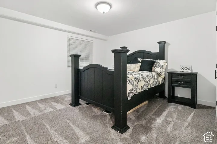 Recessed window with horizontal blinds, neutral wall paint, and gray carpeting