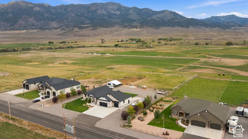Expansive property featuring several residences, substantial open land, and mountain scenery
