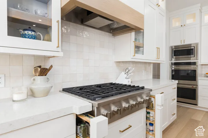 Integrated gas range with stainless steel finishes