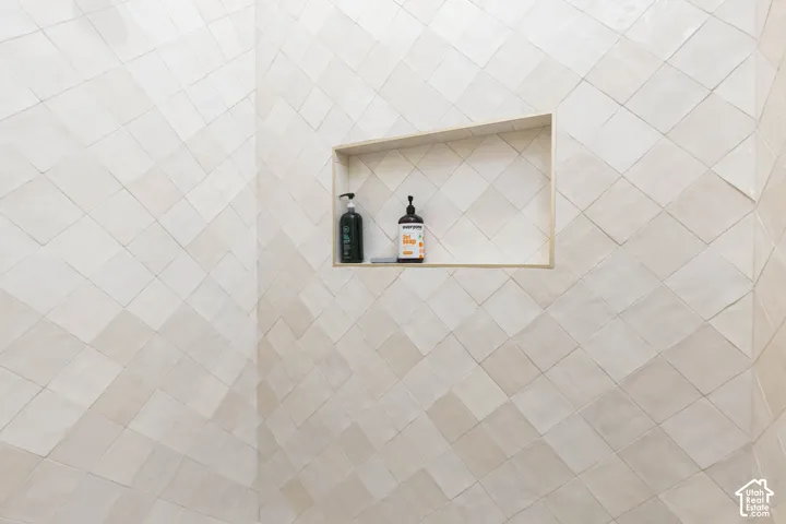 Diamond-patterned wall tiling featuring a built-in shower niche