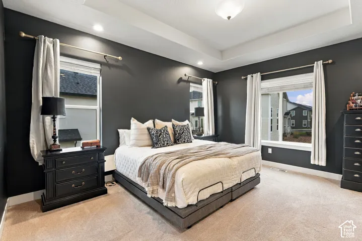 Tray ceiling with recessed lighting