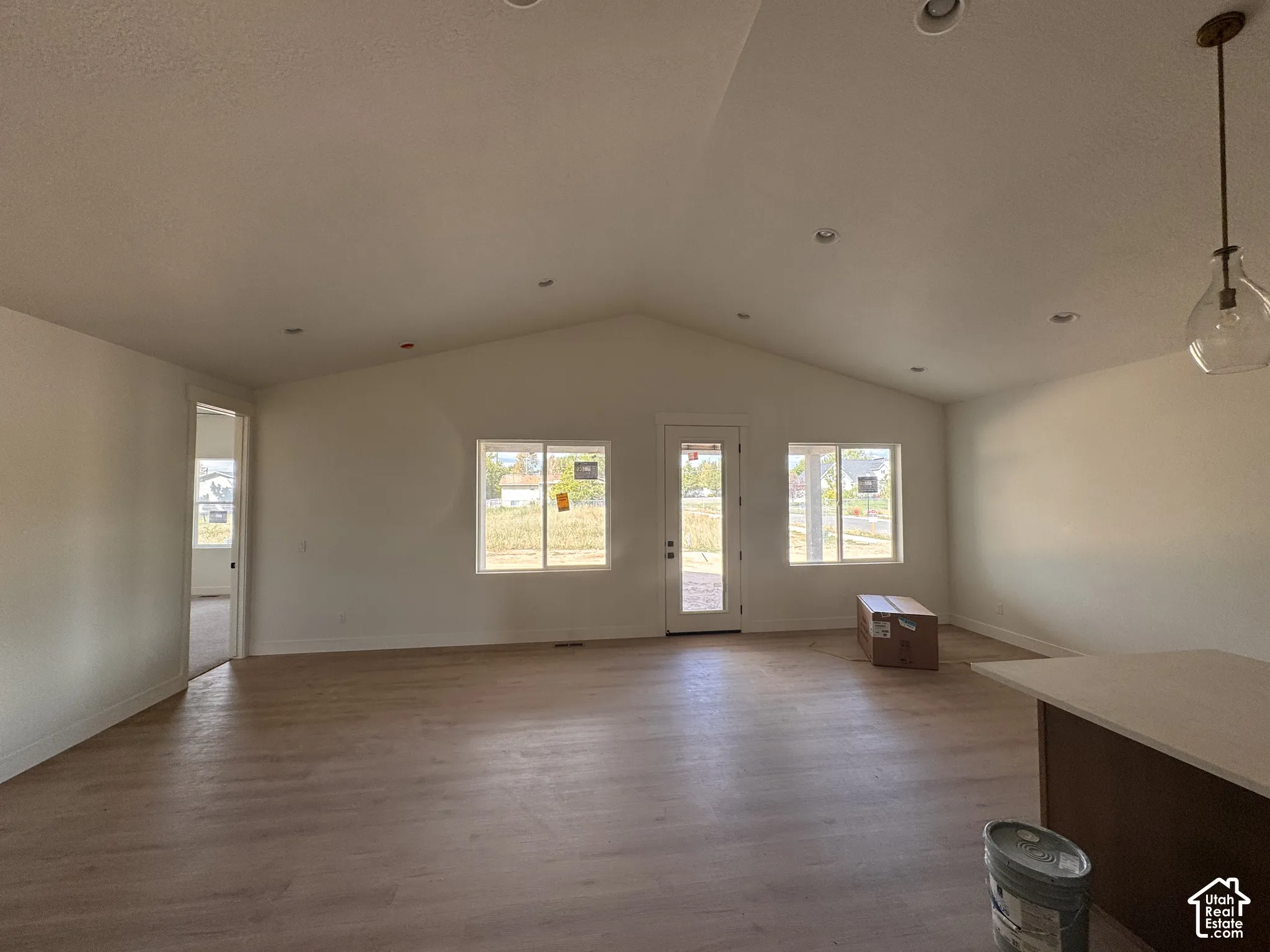 Vaulted ceiling with recessed lighting