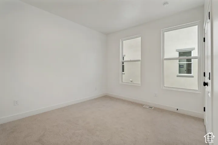 Neutral wall paint and carpeting