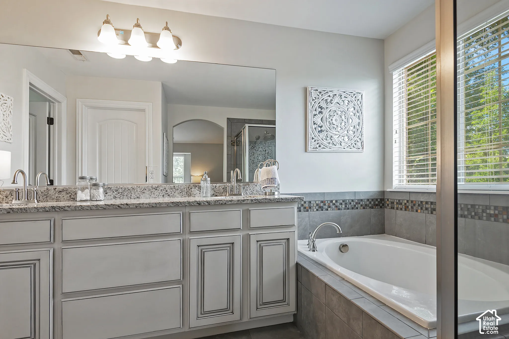Dual vanity with granite countertop and undermount sinks