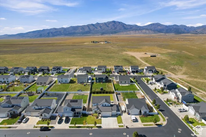 Residential community featuring paved streets and manicured lawns
