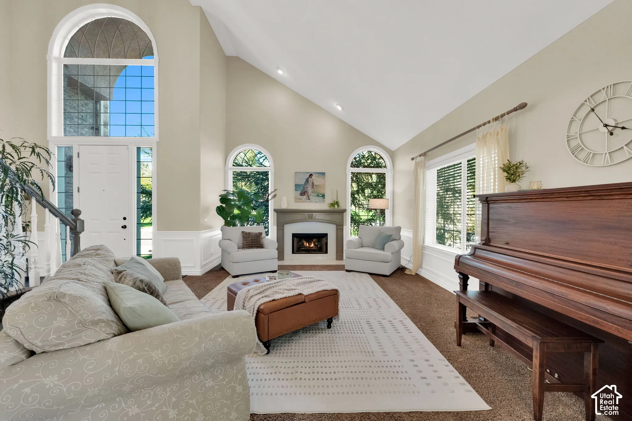 Vaulted ceiling with recessed lighting