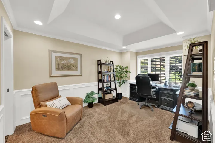 Tray ceiling with recessed lighting