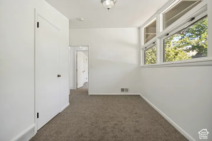 Neutral tone wall finishes