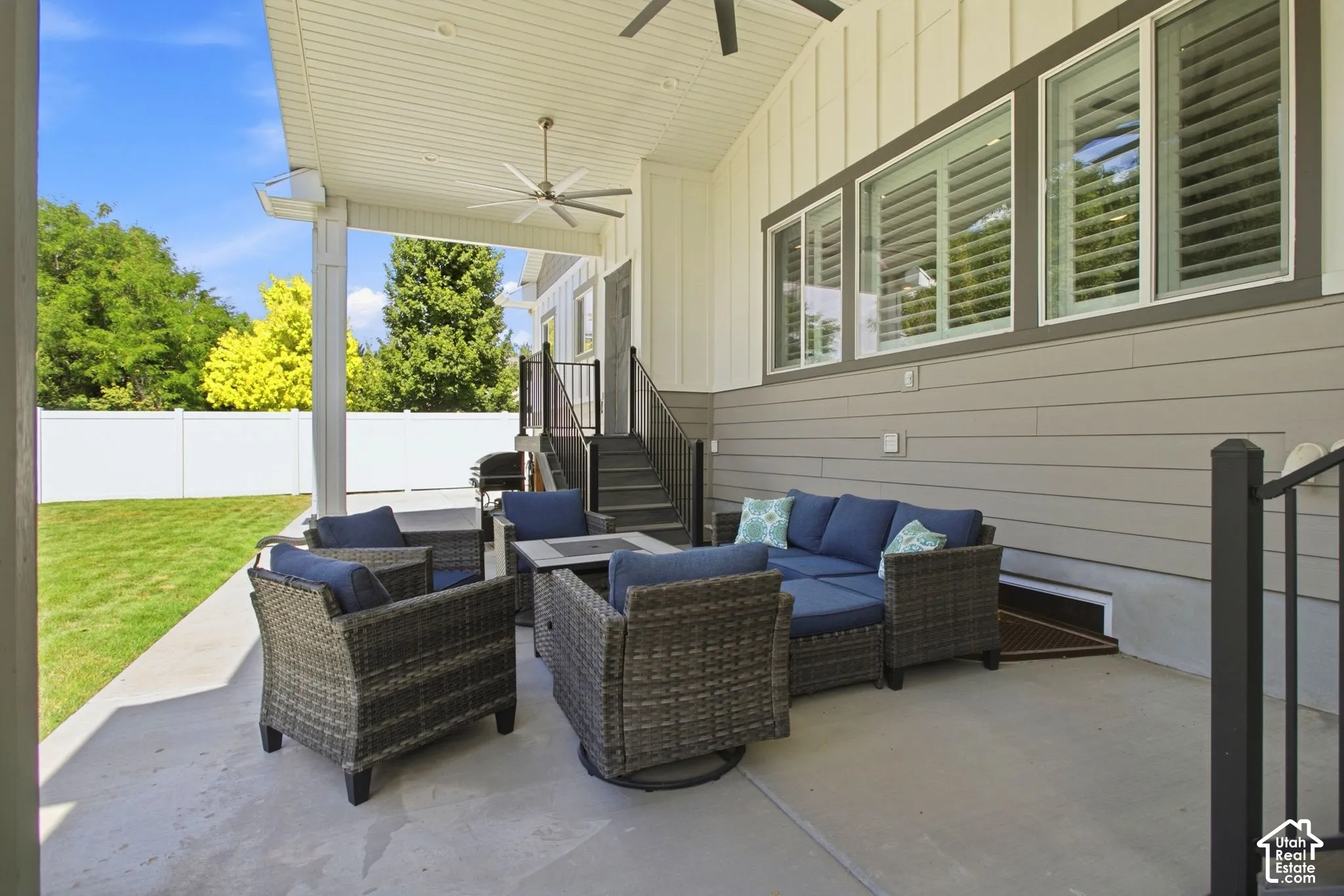 Covered concrete patio with a vaulted ceiling