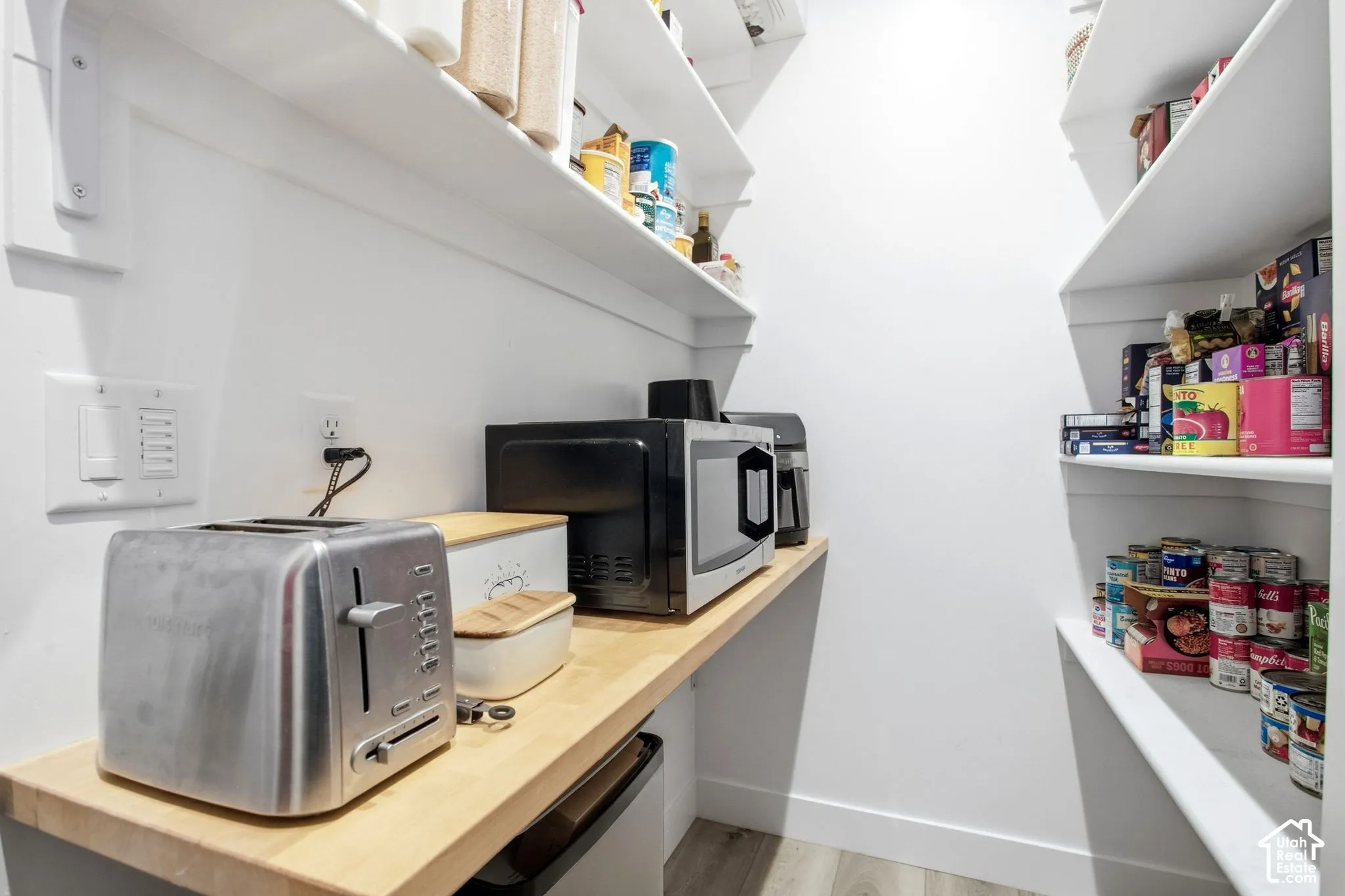Walk-in butler pantry