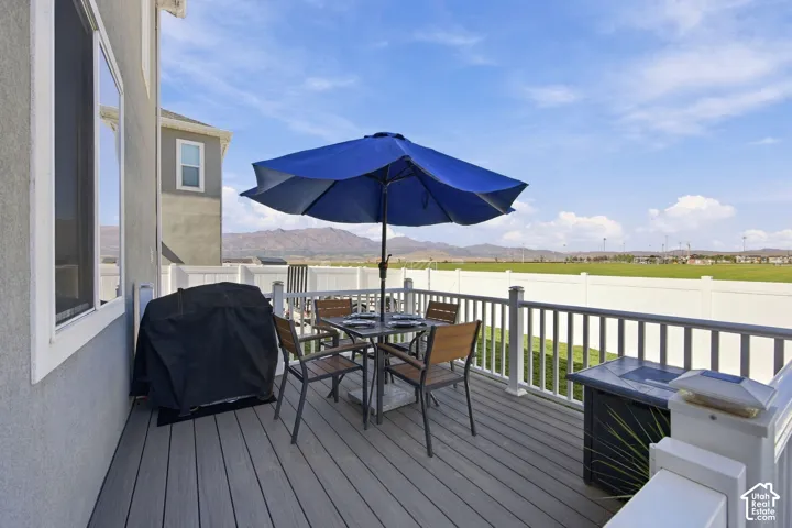 Relaxing days on the deck with views of the mountains and park.