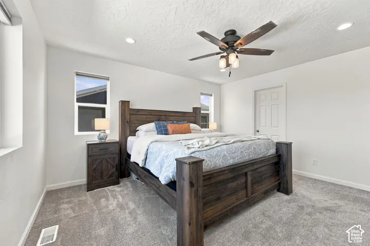 Recessed lighting, ceiling fan with light kit, textured ceiling, and gray carpeted flooring