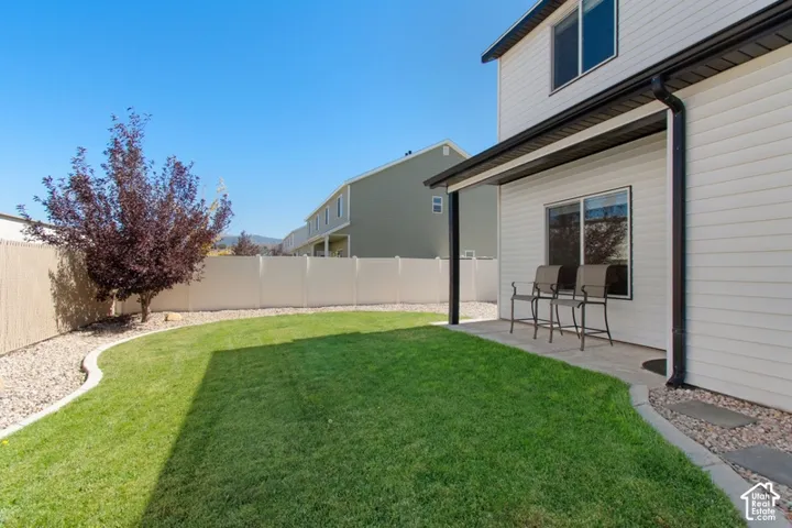 Manicured lawn with a curved landscape border and decorative gravel