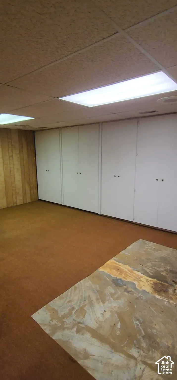 Large laundry room with lots of storage
