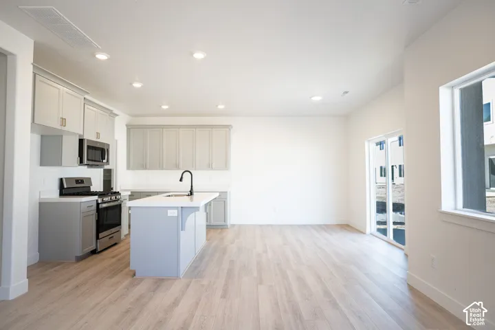 Kitchen & Dining Area