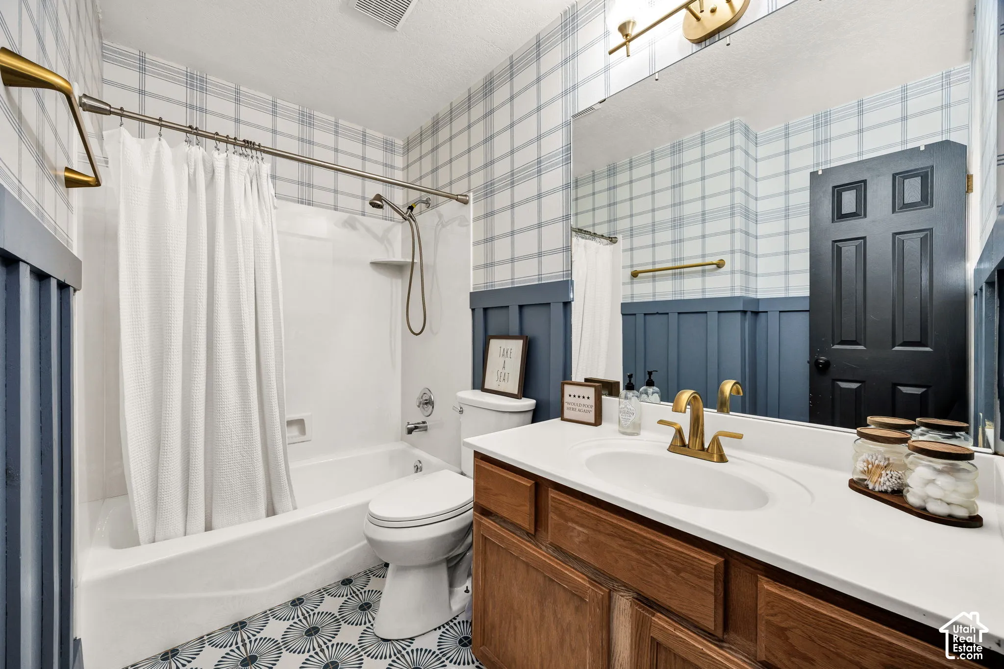 Main Floor Full Bath