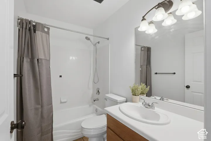 White shower/tub combination with chrome fixtures
