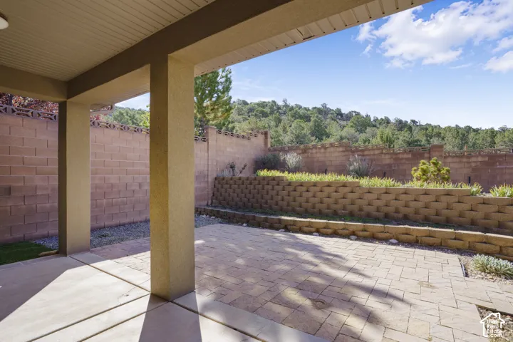 Covered patio with concrete flooring