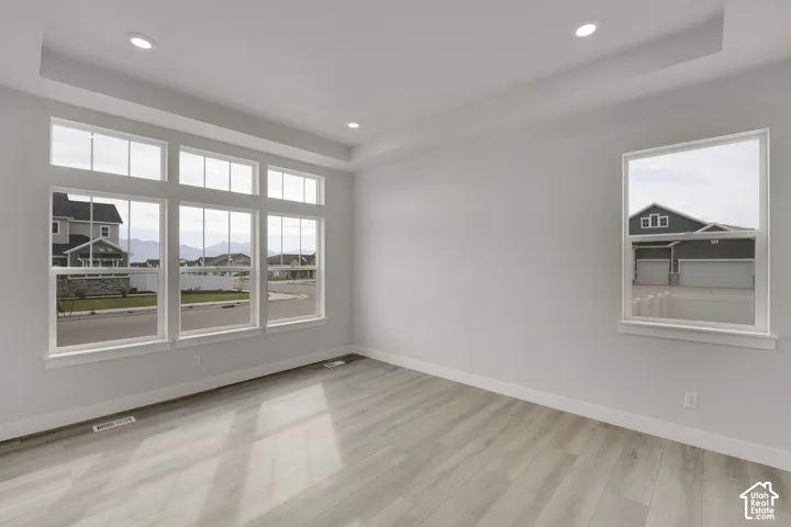 Tray ceiling with recessed lighting