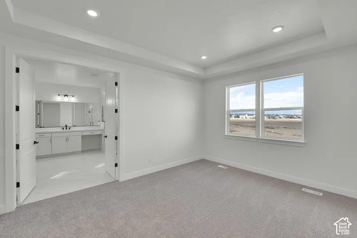Tray ceiling with recessed lighting