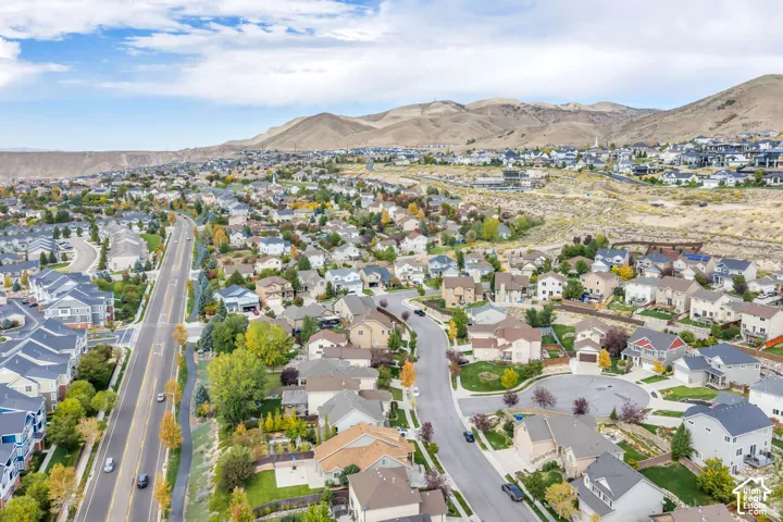 Traverse Mountain Neighborhood with mountain views and limitless trails.