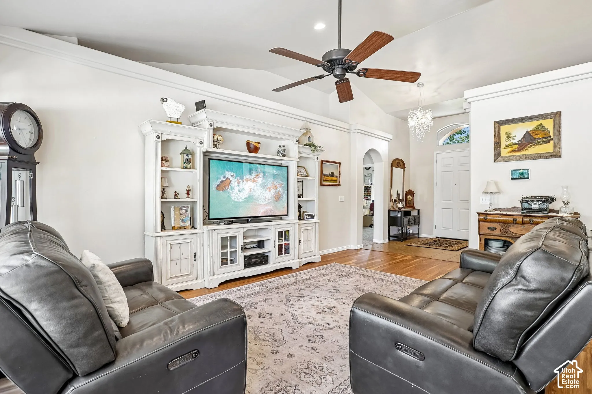 Vaulted ceiling featuring a ceiling fan, recessed lighting, and crown molding