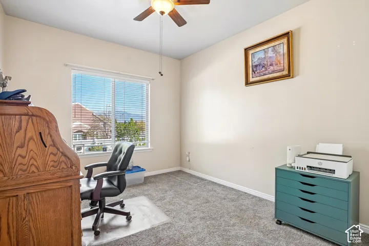 Recessed window with horizontal blinds