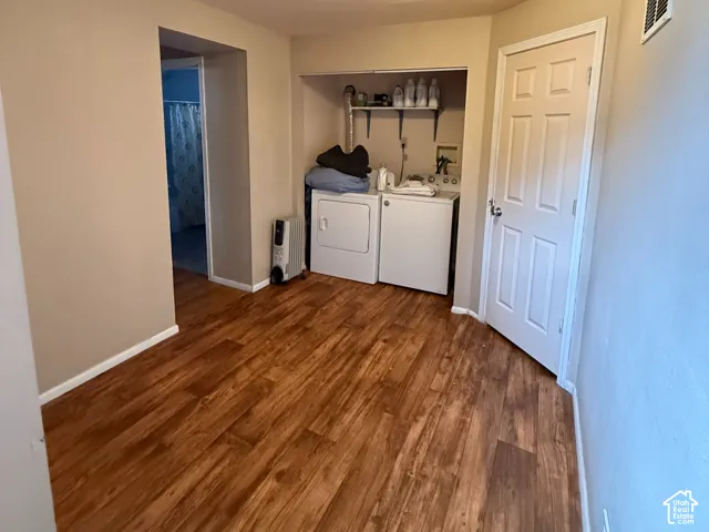 Wood-finish flooring with a neutral wall color