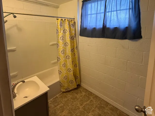 White tub and shower combination with a single-handle faucet