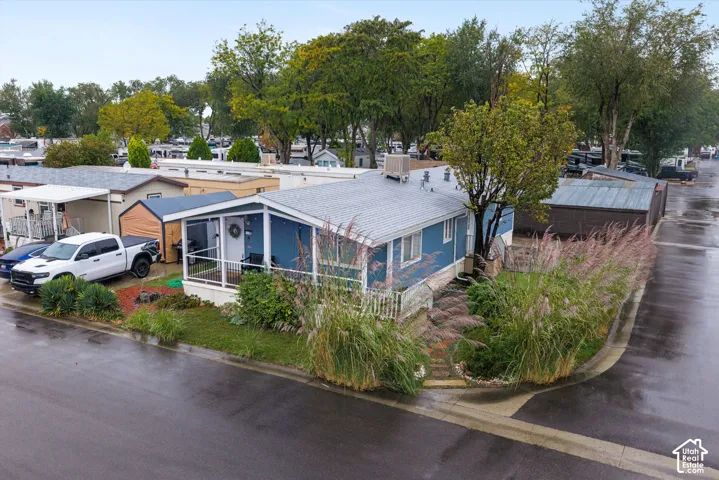 Landscaping view, showing the position of the home and yard.