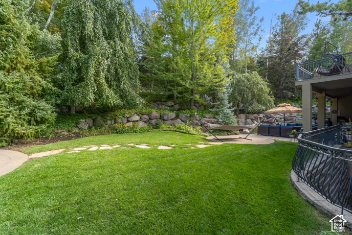 This yard is so beautiful the owners have had a wedding, graduation parties, friend and family gatherings, holiday parties and even a high school reunion here!