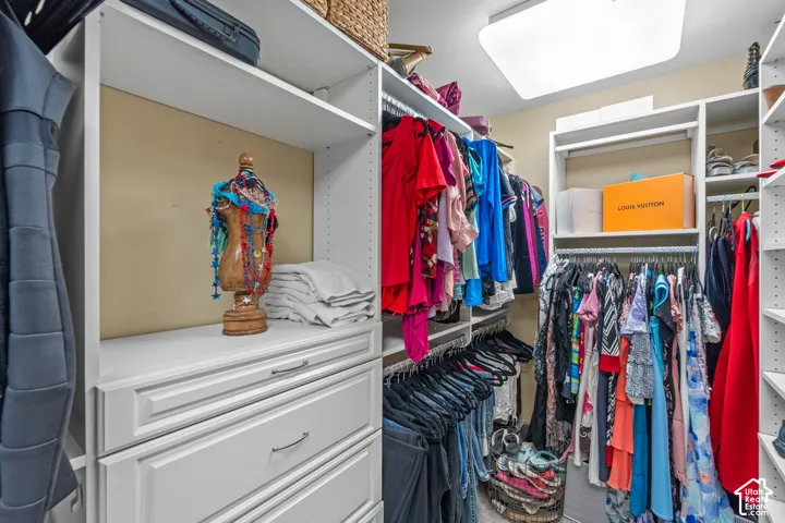 Looking at the other side of the walk-in closet.