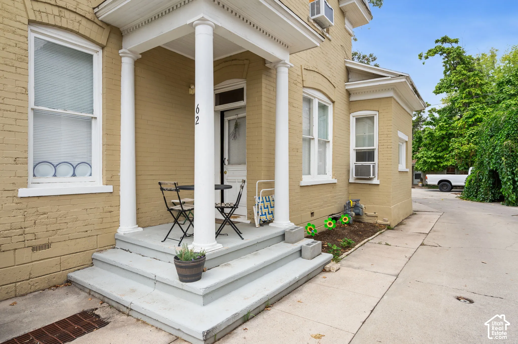 Smaller unit 1 bed/ 1 bath.