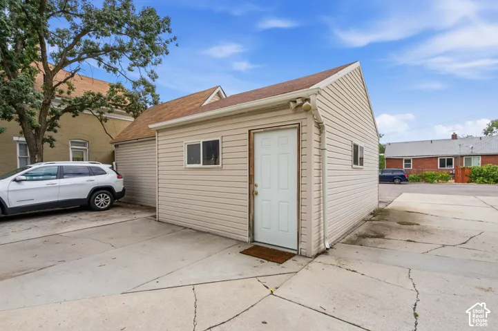 2 storage sheds.
