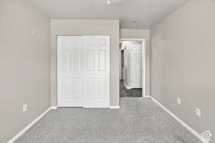Neutral wall finishes, recessed lighting, carpet flooring, panel doors, and contrasting baseboards