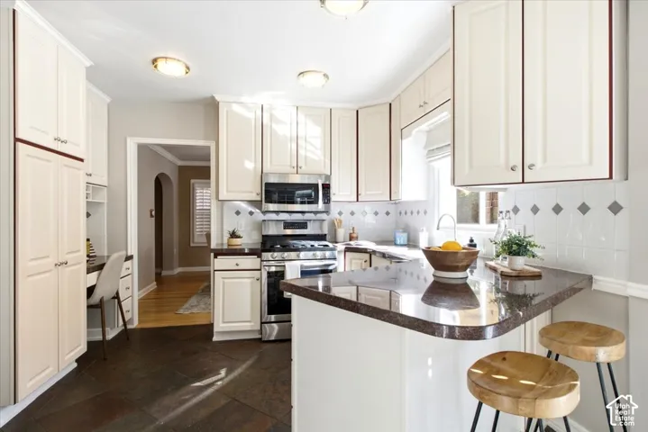 Breakfast bar area of kitchen