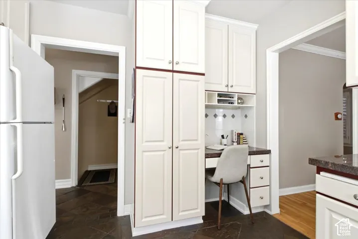 Built-in desk area with overhead cabinetry