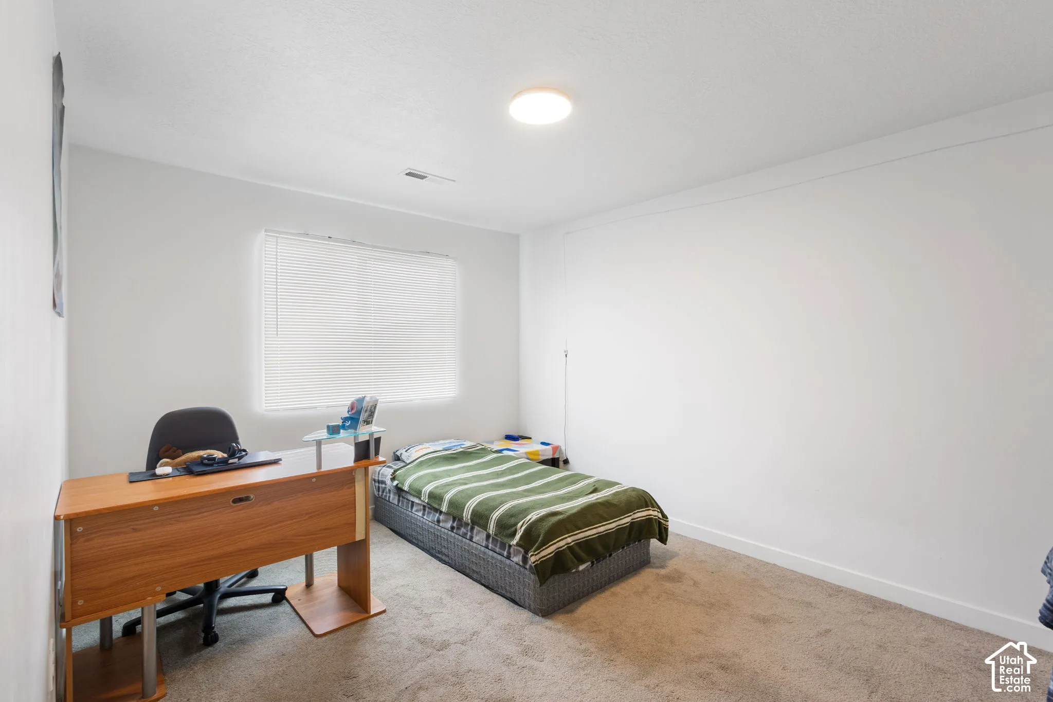 Recessed window with horizontal blinds