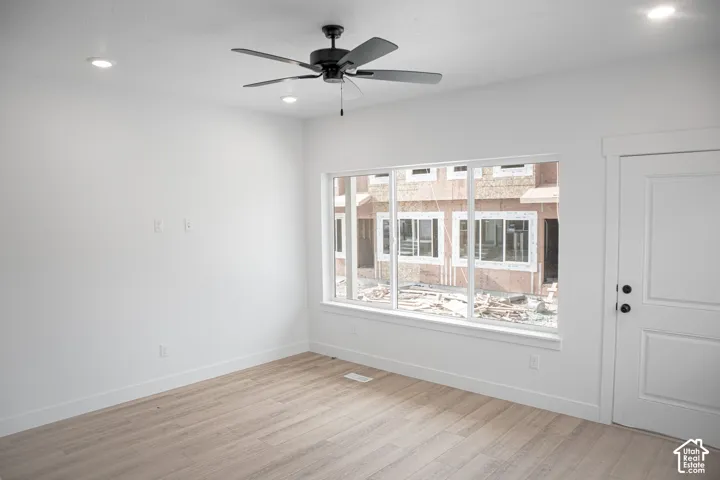 Family room with 9' ceiling and ceiling fan.