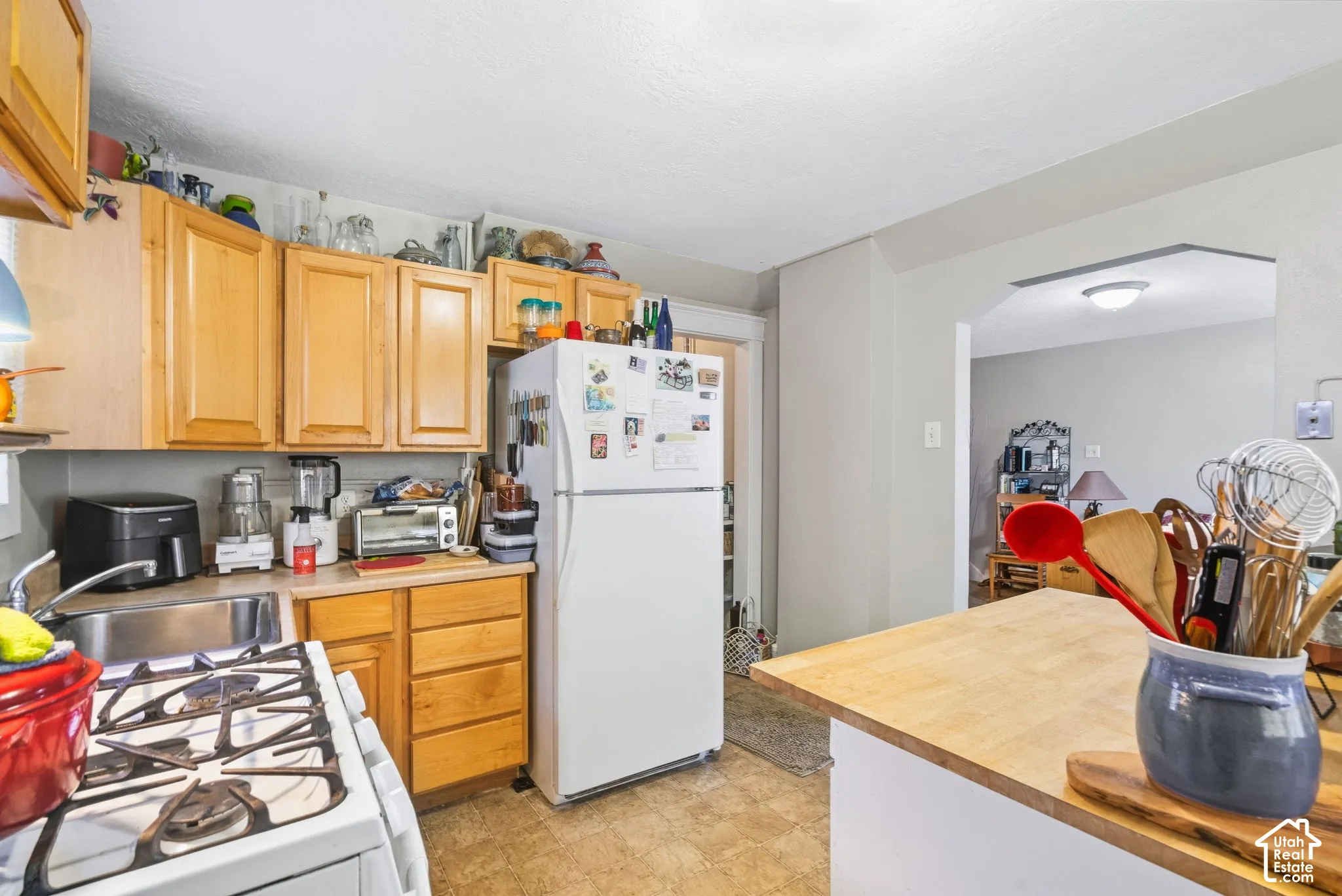 Typical sized kitchen and finishes