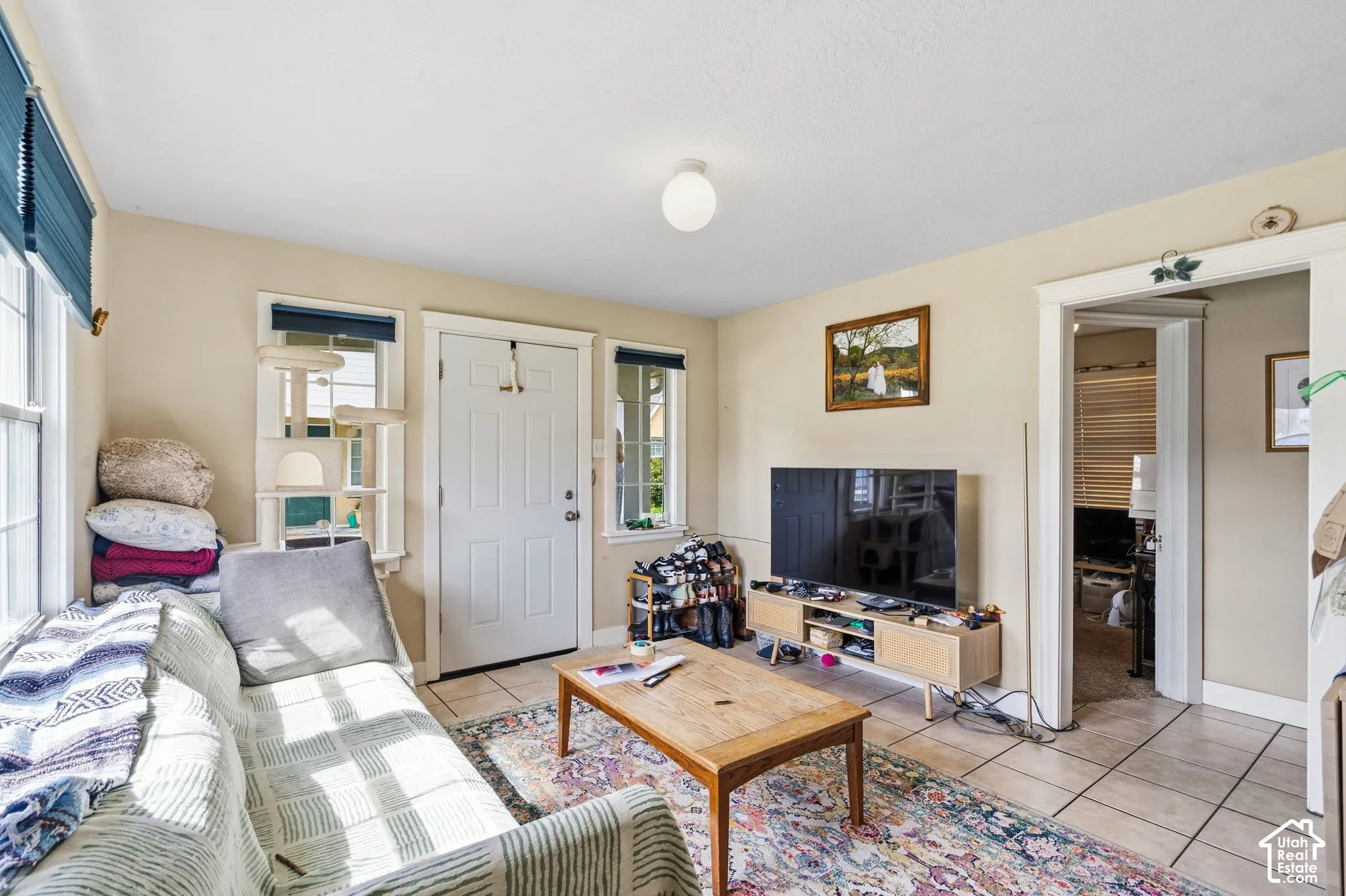 Typical sized living room and finishes