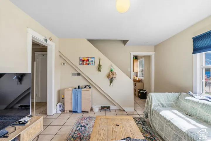 Typical sized living room and finishes