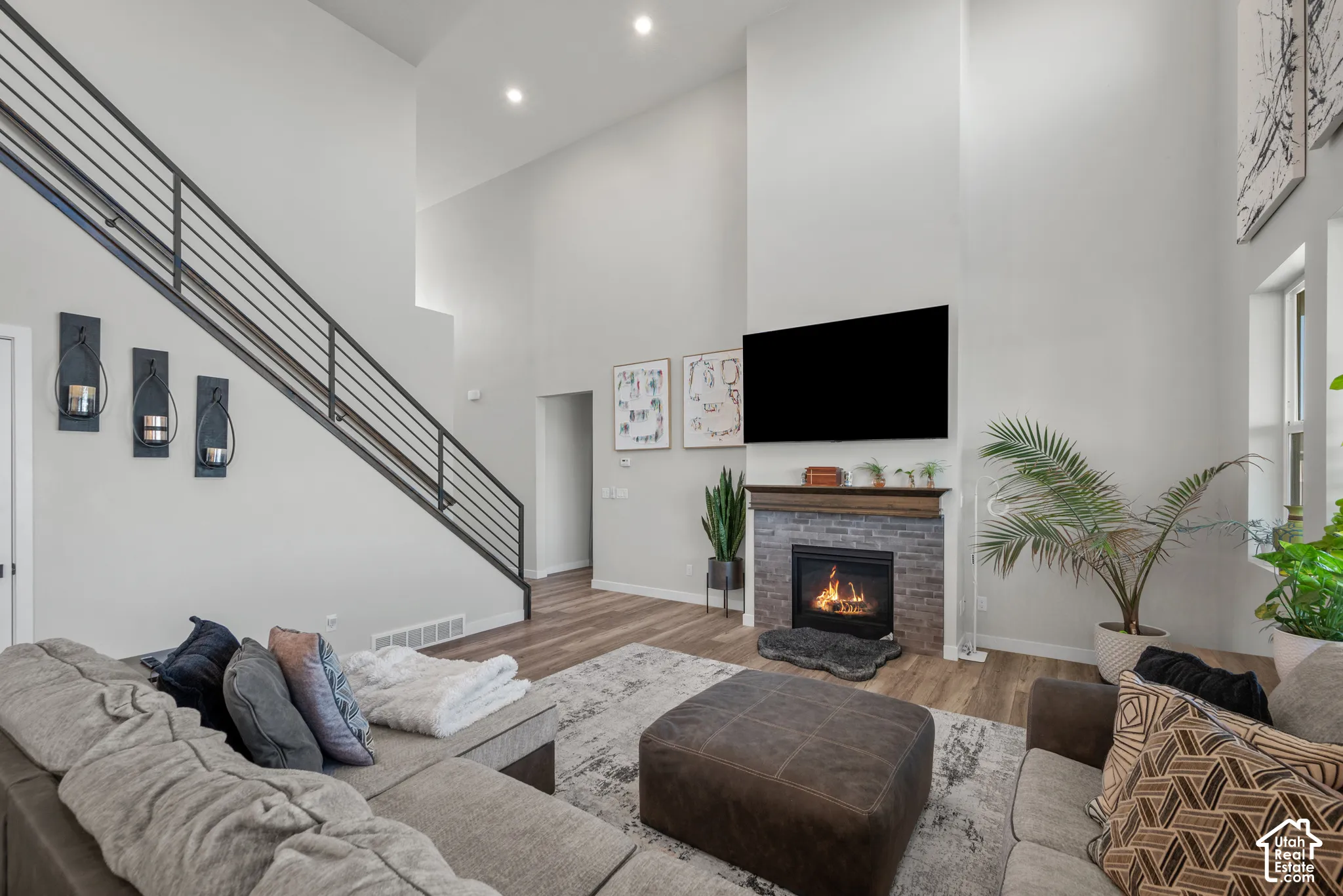 Vaulted ceiling with recessed lighting